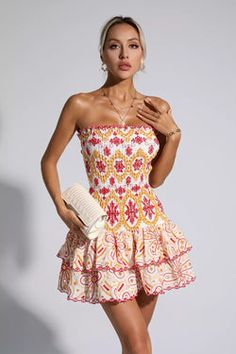 Broderie Anglaise Strapless Dress | Chic Fashion | Zalia Atelier Mode Gossip Girl, Modern Womens Fashion, Strapless Bandeau, Looks Party, Bandeau Dress, Stockholm Fashion, Ruffle Mini Dress, Bandeau Top, Necklace And Earrings