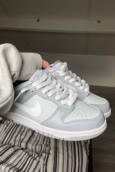 Nike Aesthetic Shoes, Nike Aesthetic, Nike Shoes Women Fashion, Graffiti I, Sneakers Street, Preppy Shoes