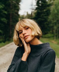 Short Bob With Bangs Blonde, Short Blonde Hair With Bangs Bob, Blonde Bangs Short Hair, Blonde Short Bob With Bangs, Blonde Bob And Fringe, Blonde Bob Haircut With Bangs, Blonde Bobs With Bangs, Blonde Bob Hairstyles With Bangs, Blonde Short Hair Bangs