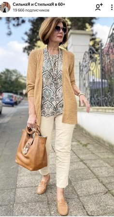 40 Age Woman Outfit, Outfit Inspiration Women, Stylish Outfits For Women Over 50, Older Women Fashion, Bag Essentials