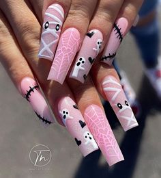 Nail Inspo 2023 Halloween, October Nails Halloween Almond, Acrylic Nail Press On, Cute Halloween Nails Glitter, September Spooky Nails, Halloween Nail Ideas 2023, Halloween Acrilyc Nails, Fall And Halloween Nail Ideas, Halloween Nails Acrylic 2023