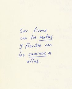 a piece of paper with writing on it that says, ser fine con tus metas y flexible con los caminos a ellas