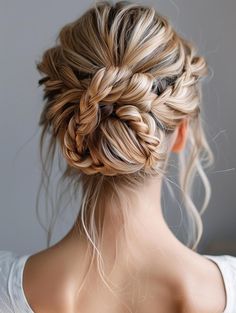 Elegant and Versatile Braided Bun Hairstyles Big Bun Hairstyles, Messy Bun Tutorials, Moh Hair, Claire Hair, Bridesmaid Hair Inspo