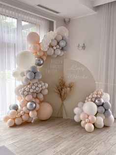 balloons are arranged in the shape of an arch