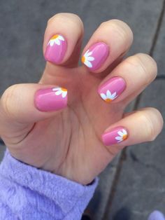 Uñas simples de margaritas Nails Yellow, Floral Nail Art, Flower Nail Art, Nail Art Summer, Cute Nail Designs, Floral Nails