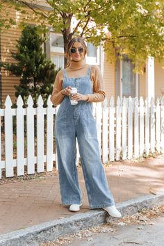 Elevate your boho style with the effortlessly cool Georgia Wide Leg Denim Overalls! Designed for those who love a retro vibe with a modern twist, these overalls are perfect for creating a relaxed yet chic look. The unique back knot detail enhances the overall design, giving these overalls a playful, bohemian finish. Pair with a fitted tee or a flowy blouse to create a carefree, boho-chic outfit that’s ready for anything! Overall Outfits, Fall Style Guide, Overall Outfit, Overalls Outfit, Gameday Dress, Loungewear Dresses, Casual White Dress, Boho Chic Outfits, Flowing Dresses