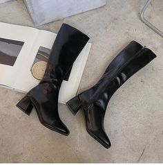 Low Heel Booties, Boots Woman, Black Knees, Boots Women Fashion, Barefoot Shoes, Mode Inspo