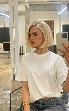 Blonde Bob Long Face, Platinum Blonde Bob Aesthetic, Blond Hair Short Styles, Blonde Hair Short Cut, Blond Short Bob, Short Blonde Bobs Fine Hair, Short Bob Blonde Hair, Short Light Blonde Hair, Short Blonde Hair Aesthetic