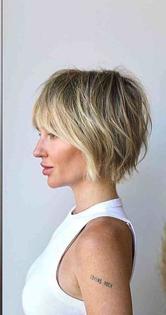 Textured Chin Length Bob Fine Hair, Shaggy Pixie Bob Haircut, Shaggy Chin Length Bob Hairstyles, Stacked Bob Haircut With Bangs, Extremely Thick Hair, Choppy Bob Hairstyles For Fine Hair, Mom Hair, Stacked Bobs, Shaggy Short Hair