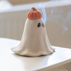 Ghost Incense Burner, Ghost With Pumpkin Head, Mini Clay Ideas Halloween, Ghost Clay Sculpture, Ghost Incense Holder, Clay Ghost Tealights, Halloween Incense Holder, Ceramic Witch Hat, Air Dry Clay Halloween Ideas Diy