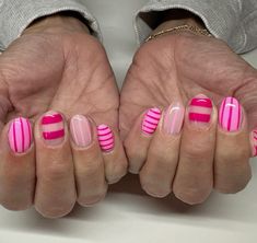 Cute Color Combos For Nails, Gel Manicure Designs Natural Nails, Pink Stripe Nails, Nail Ideas Designs Simple, Fall Summer Nails, Shirt Nails Ideas, At Home Nail Designs Easy, Cute Natural Nail Ideas, Different Color Hands Nails