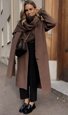 Navy And Burgundy Outfits, Autumn 2024 Street Style, Fall Monochrome Outfit, 40s Winter Outfits, Brown Coat Street Style, Boston Style Fall, Evening Casual Outfit Women, Brown Loafers Outfit Women Casual, Brown Autumn Outfit