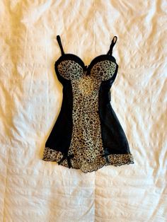 Cheetah print dress, cheetah print, dress, halloween dress ideas, cute halloweem dress, cute cheetah print dress, cheetah print aesthetic. Halloween Dress Ideas, Cheetah Print Aesthetic, Ideas Habitaciones, Cheetah Style, Cute Cheetah, 2000s Clothes, Print Aesthetic, Cheetah Dress, Cheetah Print Dress