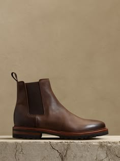 Diego Leather Chelsea Boot | Banana Republic Mens Dress Boot, Men’s Boots Fashion, Mens Casual Work Shoes, Mens Old Money Shoes, Men’s Dress Boots, Men’s Chelsea Boots, Men’s Casual Shoes, Mens Boots Style, Mens Chelsea Boots Outfit