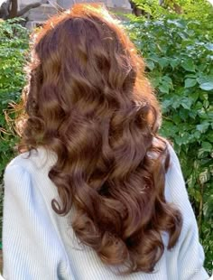 Faceless Hair Aesthetic, Brown Strawberry Hair, Warm Tone Hair Color Ideas, Fluffy Curled Hair, Wavy Hair Dyed, Golden Hair Aesthetic, Level 6 Hair Color, Auburn Hairstyles, Ethereal Hair