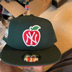 New!!!!!! Mens Yankee Fitted Size 7 1/2 What You See Is What You Get Respeckfully!!!!!!!! Red Yankees Hat, Ny Fitted Hat, Yankee Fitted, Custom Fitted Hats, Swag Hats, Yankees Hat, Brand Aesthetic, New Era Snapback, New Era 39thirty