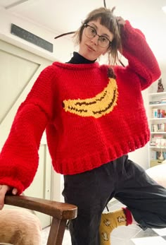 Chunky cropped banana jumper Beginner Knitting Projects Chunky Yarn, Bright Jumper Outfit, Knit Embroidery Sweater Name, Colorful Fall Sweaters, Sweaters With Designs, Cool Knit Sweaters, Cool Sweater Outfits, Funky Knit Sweater, Crochet Grid Sweater