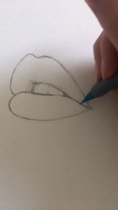 someone is drawing a hat with a pencil