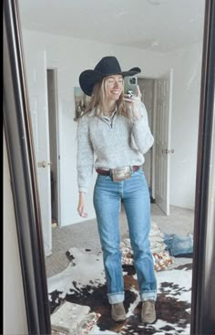 Cute Western Outfits Women Casual Winter, Pumpkin Patch Western Outfit, Punchy Going Out Outfits, Cute Western Outfits For Work, Western Outfits Women Winter Casual, Country Style Outfits Winter, Womens Southern Style Outfits, Western Women’s Outfits, Classy Ranch Outfit