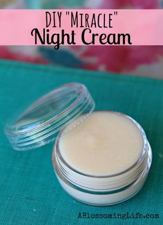 Face Balm Recipe, Coconut Oil Recipes For Skin, Coconut Oil Diy Beauty Recipes, How To Make Beauty Products, Homemade Makeup Products, Diy Makeup Primer, Night Cream Homemade, Diy Natural Makeup Recipes, How To Make Skin Care Products At Home