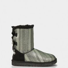 Love these boots, not only are they comfy, but they're cozy and perfect for winter super cute,suitable for winter prices only $39. Boys Ugg Boots, Girls Ugg Boots, Travel Fashion Girl, Ugg Boots Men