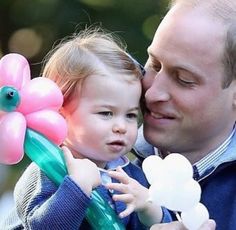 william and charlotte-so precious,adorable!!! Prince William Family, Prince William Et Kate, Herzogin Von Cambridge, Princesa Charlotte