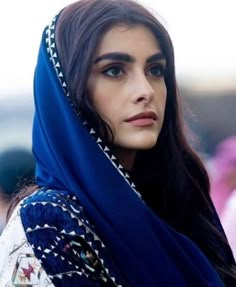 Saudi Arabian Women, Saudi Women, Simple Hijab, Arabian Women, Celebrity Fashion Looks, Bridal Lehenga Red, Arabian Beauty, Arab Beauty, Nice Pictures