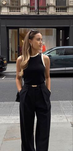 Black Stylish Outfits, Old Money Business, 10 Winter Outfits, Business Looks, Smart Casual Work, Smart Casual Work Outfit, Skirt Outfits Fall, All Black Fashion, Elegant Outfits