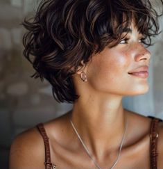 Modern Short Curly Hairstyles, Curly Hair Women Short, Cool Short Curly Hairstyles, Short Curly Haircuts Fine Hair, Short Wavy Hair Haircuts, Short Hair Volume Cut, Short Haircuts For Fine Curly Hair, Short Shaggy Curly Hair, Short Naturally Wavy Hair