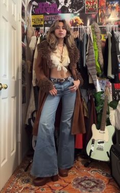 Hippy 70s Fashion, 70s Fashion Woman Outfit Ideas, Fashion Outfits 70s Style, 70s Rockstar Outfit Women, How To Dress Like The 70s Fashion, Almost Famous Inspired Outfits, 70s Flannel Outfit, 70s And 80s Outfits, 70s Winter Style