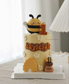 there is a cake that has a bee on it