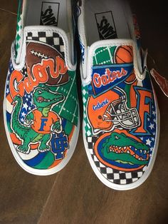 Custom hand painted University of Florida Gators Vans sneakers Uf Outfits, Diy Vans, Shoe Drawings, Vans Shoes Fashion, College Shoes, Uf Gators, Homecoming Shoes, Boys Vans, Painted Canvas Shoes