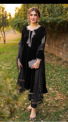 Black Colour Dress, Jeans Casual Outfit, Makeup Tip, Punjabi Outfits, Pakistani Fashion Casual