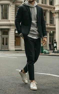 Nice Man Outfits, 30 Year Old Mens Fashion Summer, Men European Style, Modern Mens Style, Copenhagen Style Men, Menswear Outfits, Workout Man, Hoodie Outfit Men, Tee Shorts