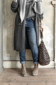 Minimalist Boho Fashion, Mode Ab 50, Boho Fashion Over 40, Cozy Winter Fashion, Everyday Casual Outfits, Bohemian Style Clothing, Wool Trousers, Casual Winter Outfits, Autumn Outfit