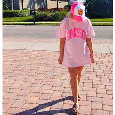 blossom pink with neon pink sunkissed t-shirt Neon Pink Shirts, Preppy Shirts, Pool Shirts, Adrette Outfits, Preppy Shirt, Summer Tees, Orange Neon, Yellow Neon, Preppy Clothes