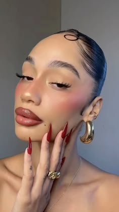 Sultry Makeup Looks Black Women, Instagram Aesthetic Selfie, Makeup Ideas For Summer, Pretty Eye Makeup, Aesthetic Selfie, Eye Makeup Ideas, Makeup For Black Skin