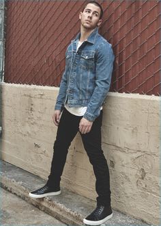 Nick Jonas sports a denim jacket as he connects with Topman. Guys Pics, Denim Jacket Men Outfit, Cool Jackets For Men, Vans Converse, Dress With Jean Jacket, Nick Jonas, Mens Fashion Casual Outfits, Blue Denim Jacket