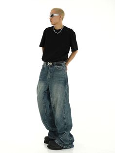 Model is 5ft 9''(176cm) tall, 145 lbs(66kg) weight and wearing a size L168cm 59kg wearing a size M - Reconstructed style- Baggy straight fit- DENIM Men Baggy Jeans, Baggy Denim Jeans, Hiphop Streetwear, Baggy Jeans Outfit, Mid Waist Pants, Ripped Jeans Men, Straight Fit Denim, High Street Fashion, Zippered Cardigan