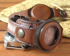 Brown Watch Strap, Leather Watch Cuff, Minimalist Ideas, Brown Watch, Handmade Watch Bands, Cuff Watch, Hand Watch, Watch Straps, Mens Band