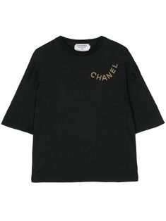 circa 1990-2000 black cotton logo print at the chest crew neck drop shoulder short sleeves straight hem Condition: GOOD. This previously owned and used item is in good condition with minimal signs of use. This may include fading of material or plating and scratches. Purchasing this item continues its narrative and reduces the environmental impact by avoiding the use of new resources needed to make the product from scratch, such as water, materials and electricity, and avoiding additional manufac Chanel T Shirt, Church Graphics, Chanel Boutique, Chanel Shirt, Shopping Chanel, Iconic Bags, Cotton Logo, Exclusive Fashion, Jersey Top