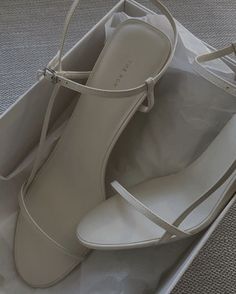 Cream Colored Heels, High Heels Classy, Cream Heels, Heels Aesthetic, Pretty Sandals, Neutral Heels, Dr Shoes, Cute Shoes Heels, Girly Shoes