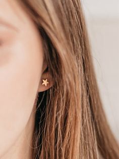 Tiny Gold Star Stud Earrings will be your new favorites and are perfect for everyday wear! Dainty tiny Gold Star studs will make even the pickiest Star fanatic very happy! ♥ Sold as a pair, with butterfly back closure ♥ 18k Ion Gold plated stainless steel Star earrings are water safe, sweat proof and hypoallergenic. With proper care they will not fade or change or colors this means you can live with it worry-free as it is water and tarnish resistant. ♥ Size: 5mm x 5mm ♥ Arrive beautifully packag Personalized Gold Necklace, Gold Star Earrings, Dainty Gold Earrings, Lehenga Red, Sideways Initial Necklace, Threader Earrings Gold, Dainty Gold Jewelry, Celestial Earrings, Earrings Star