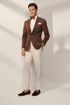 Cream And Brown Suit Men, Men Blazer Outfit Formal, Brown Blazer Outfit Men, Brown Blazer Men, Men Blazer Outfit, Brown Blazer Outfit, Classic Mens Hairstyles, Tuxedo Colors, Suit Brown