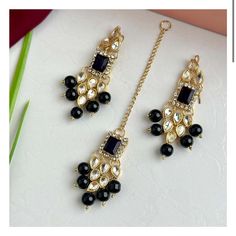 Classic Black Pearls And Kundan Work Design. Brand New! Set Includes: Earrings And Tika Check Out My Website! Https://Pakistanibrands.Myshopify.Com/ Check My Bio For A Clickable Link Naari Accessories, Kundan Work, Accessories Indian, Black Pearls, Pakistani Jewelry, Jewelry Making Charms, Work Design, Bangle Set, Ethnic Jewelry