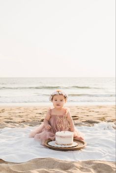 BOHO VINTAGE BEACH SMASH CAKE PHOTOS Half Birthday Beach Pictures, Beach 1 Year Pictures, Toddler Birthday Beach Photoshoot, First Birthday Smash Cake Photoshoot Outside, Smash Cake Beach Pictures, Beach Milestone Picture, Beach Cake Smash Photography, Boho Beach Cake Smash, Cake Smash At The Beach