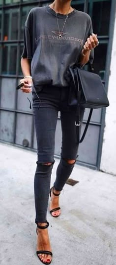 Trendy Street Style Outfits, Autumn London, London Ideas, Uk Street Style, Teen Winter Outfits, Accessory Inspo, Casual Summer Outfits For Women, Womens Outfits, Outfit Jeans