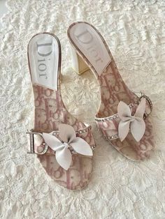 Pretty Heels, Dr Shoes, Pretty Shoes Sneakers, Cute Shoes Heels, Dior Vintage, Vintage Heels, Fancy Shoes, Cute Heels, Shoe Inspo