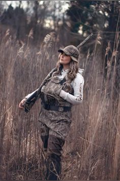 Senior hunting photography Hunting Attire For Women, Quail Hunting Attire Women, Duck Hunting Outfit Women, Easy Hunter Costume, Hunting Halloween Costumes, Women Hunting Outfit, Hunting Outfit Women, Women Hunting Aesthetic