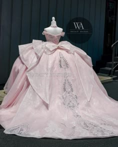 Pink Quince Dresses Mexican, Pink And Silver Quince Dress, Pink Quince Dress With Bow, Pink Quinceanera Dresses With Bow, Blush Pink Quinceanera Dresses, Dream Quinceanera, Pink Quinceanera Dresses, Quince Planning, Xv Dresses